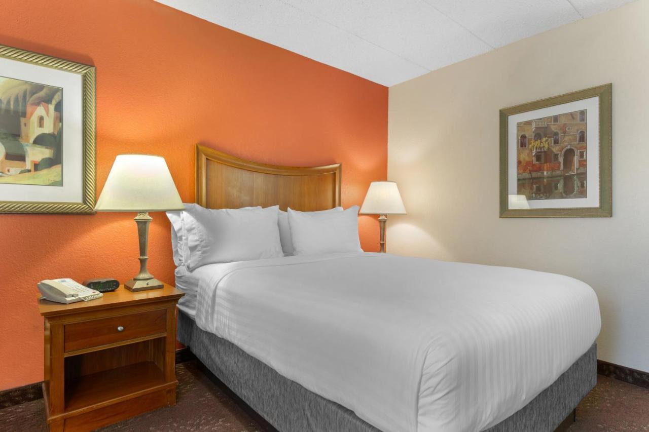 Holiday Inn Express Chicago-Downers Grove By Ihg Exteriör bild