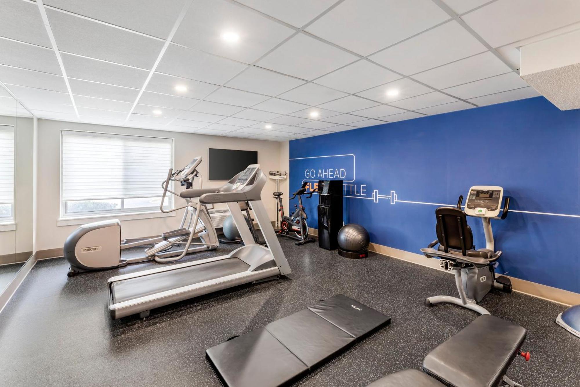 Holiday Inn Express Chicago-Downers Grove By Ihg Exteriör bild