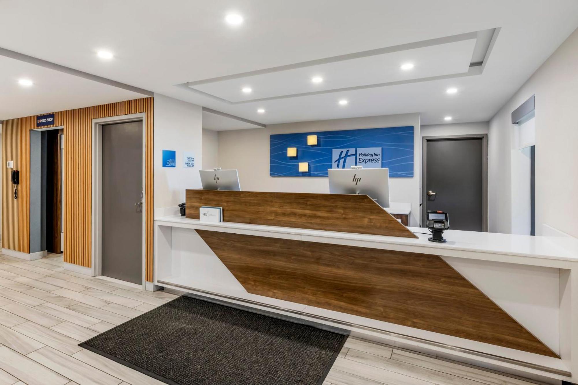 Holiday Inn Express Chicago-Downers Grove By Ihg Exteriör bild