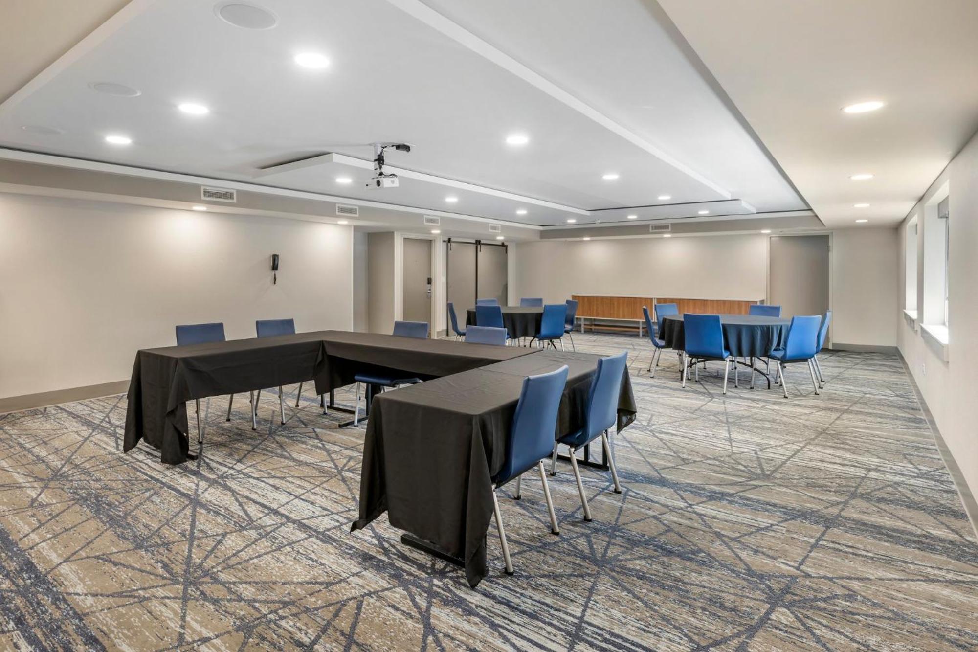 Holiday Inn Express Chicago-Downers Grove By Ihg Exteriör bild